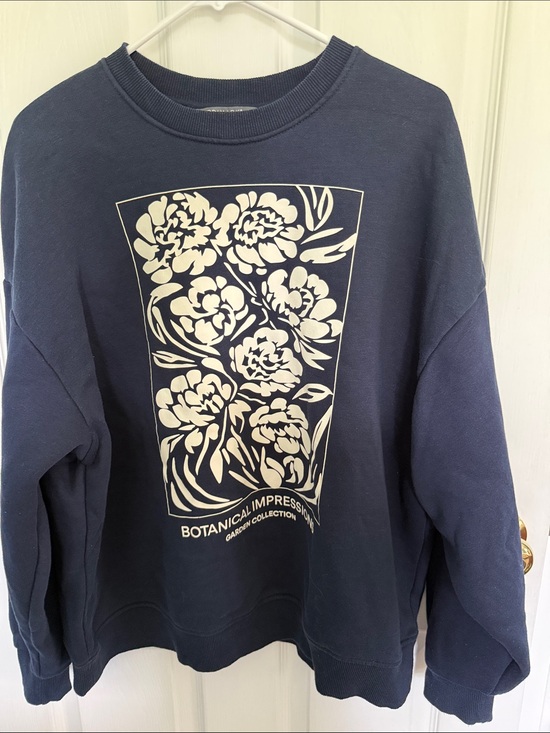 Primark Tops - Primark Botanical Impressions Navy Crewneck Sweatshirt Garden Collection